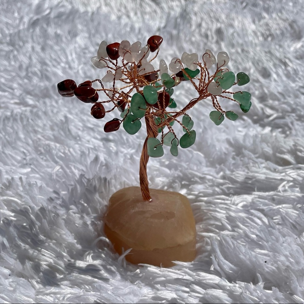 Rose quartz gemstone tree with various chips